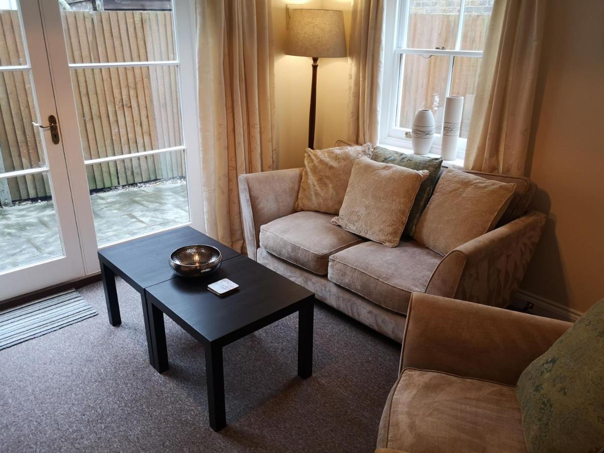 Coastal Escape Deal - 2 Bedroom House -Short Lets & Serviced Accommodation Zewnętrze zdjęcie